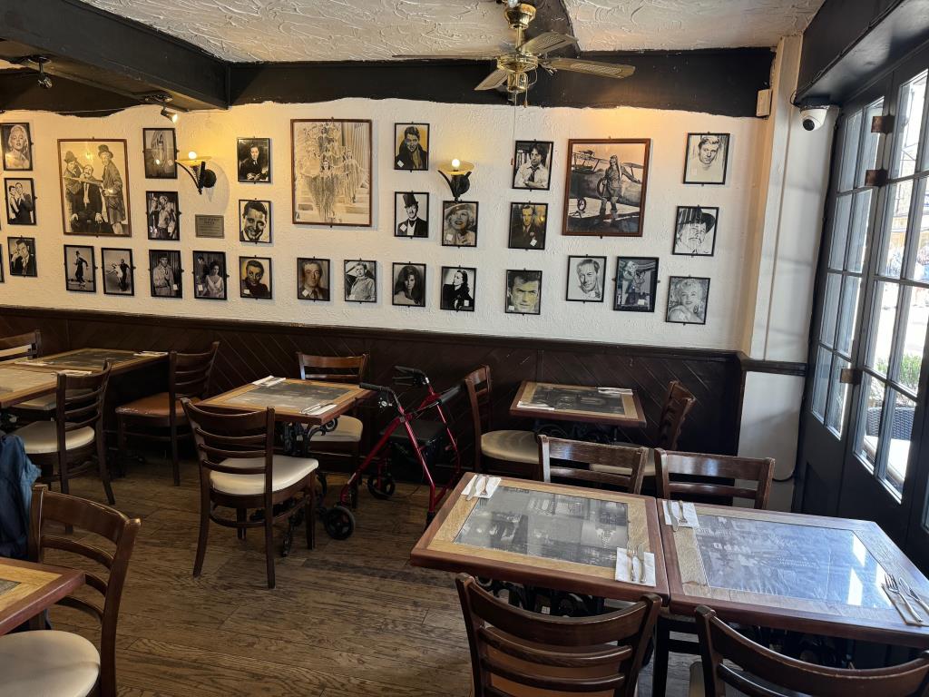 Lot: 77 - FREEHOLD CITY CENTRE COMMERCIAL INVESTMENT - Part Ground floor restaurant